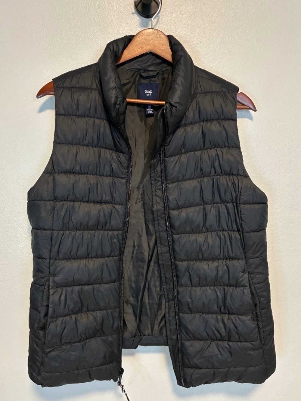 Gap black puffer vest. Size Small. Excellent condition